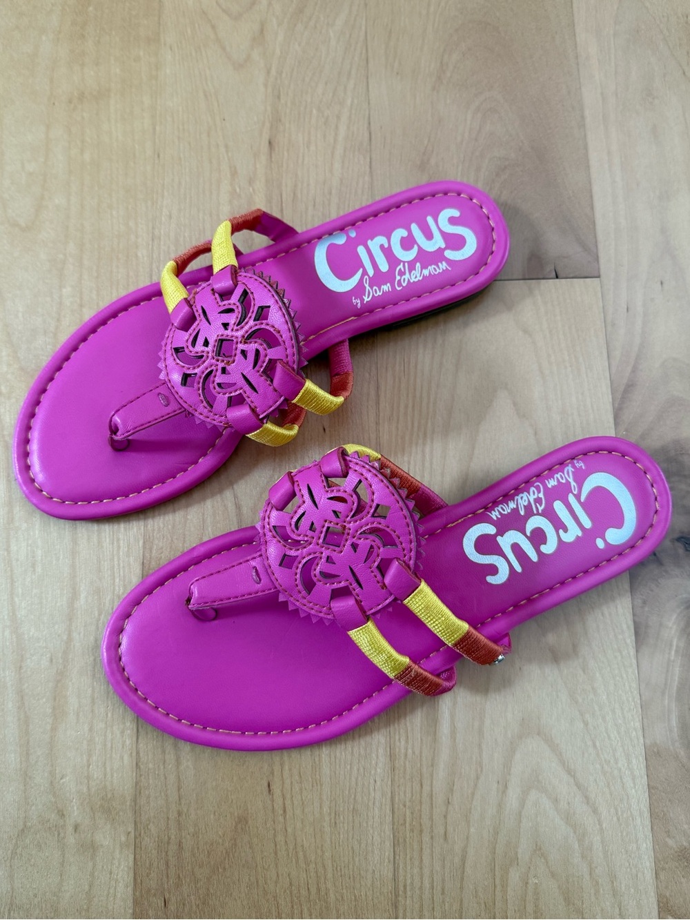 Sam Edelman Circus Medallion Sandal Pink Multi Sz 6 EUC